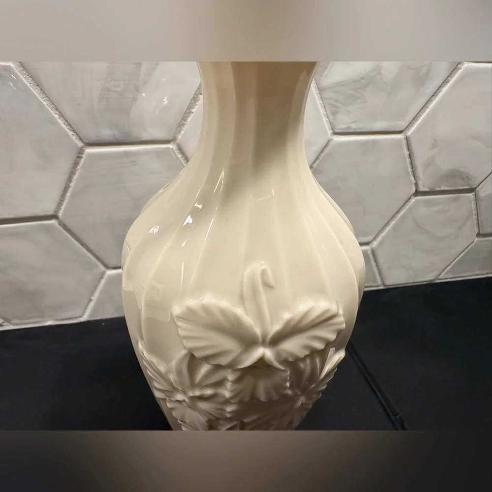 Lenox Bone China Vintage Orchid Vase 7 Inch Gold Rim Ivory Ribbed Double Sided